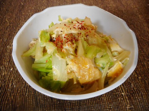 キャベツと油揚げの卵とじ丼